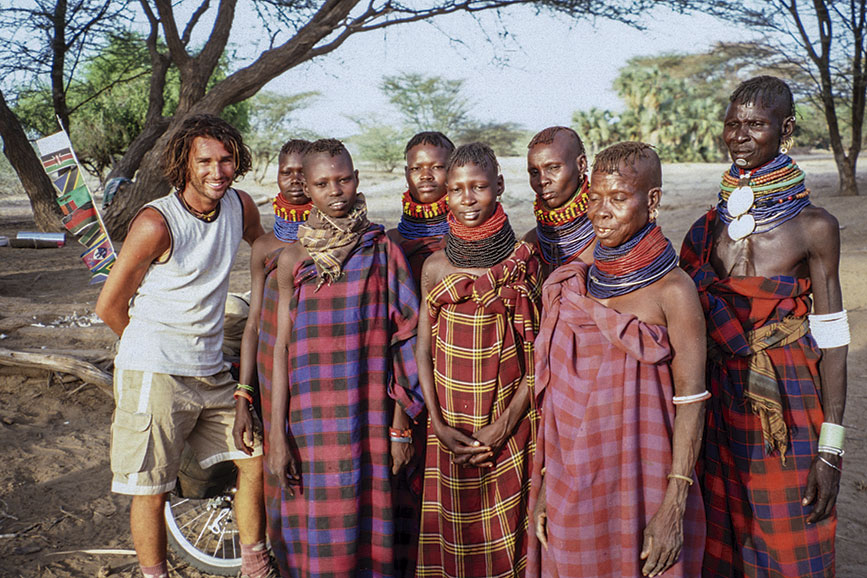 Con integrantes de tribu Turkana, Norte de Kenia 2003