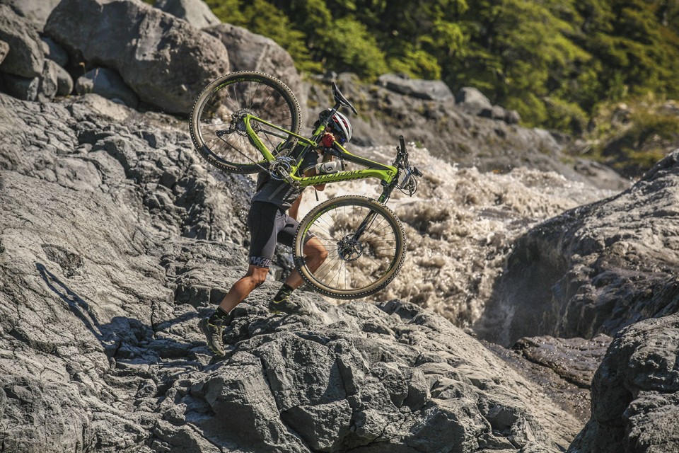 Cómo engrasar la cadena de la bicicleta - Dificultad Baja - Aventura,  Deporte y Naturaleza, Ciclismo de montaña o mountain bike, MTB, BTT,  senderismo, running, viajar, viajes por el mundo Rutas y