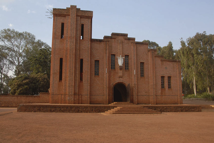 Iglesia de Nyarubuye luga -de la matanza, hoy memorial del genocidio.